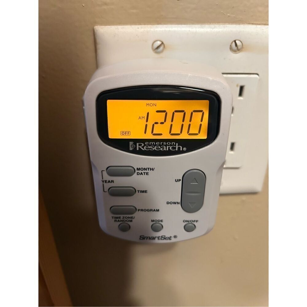 Emerson Research (JMK2442) SmartSet Digital Lamp Control Security Timer & Outlet